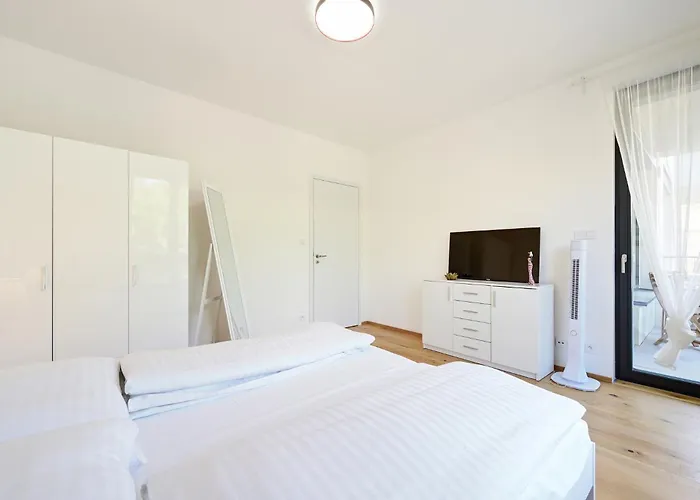 Luxury 1Bdr Apt Only 8 Min To Dancing House