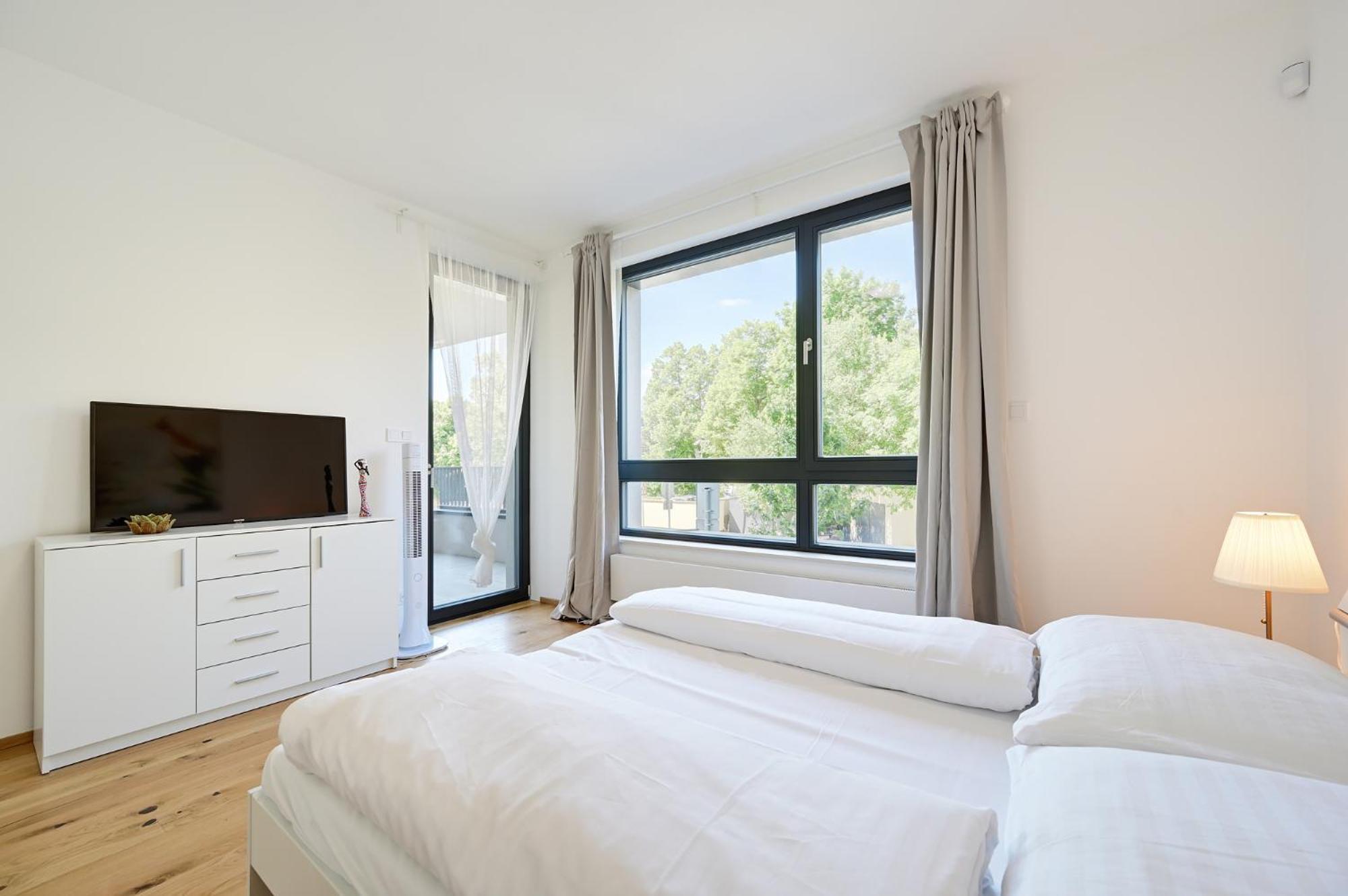 Luxury 1bdr Only 8 Min To Dancing House Praga