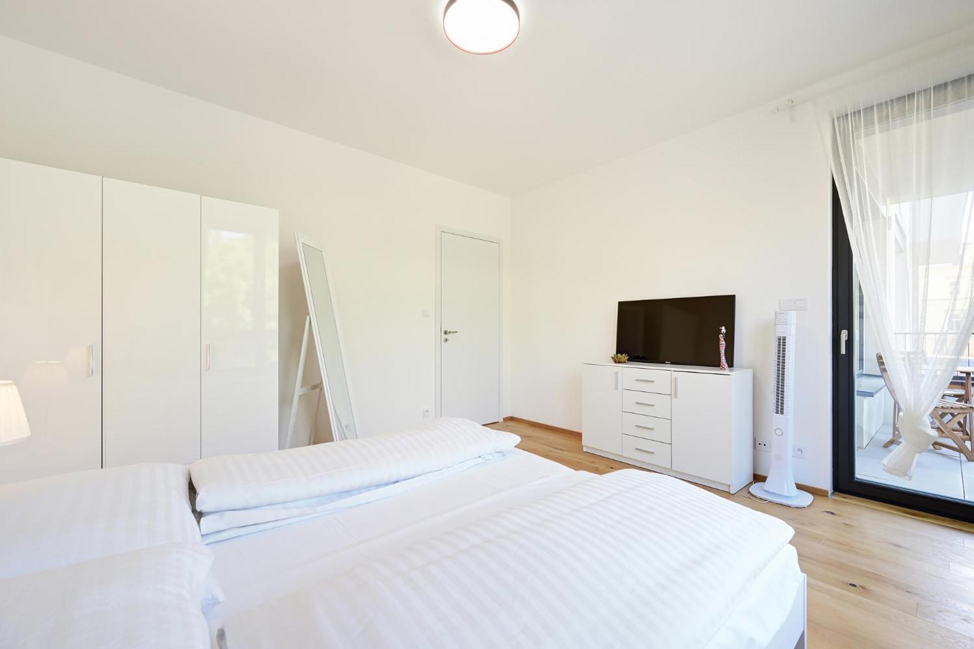 Luxury 1bdr Only 8 Min To Dancing House Appartamento