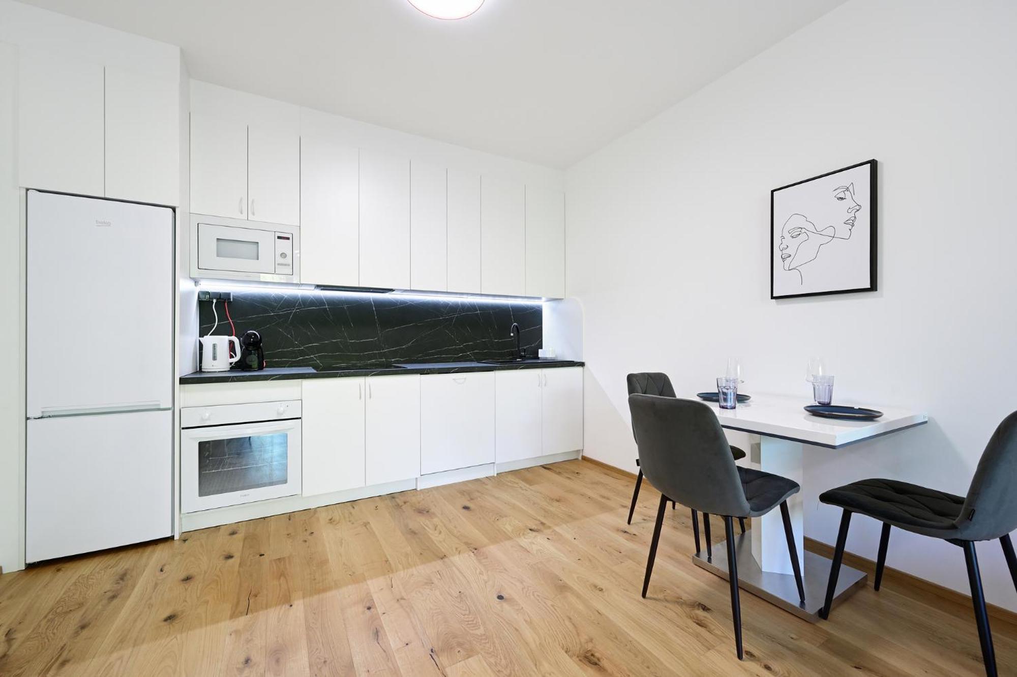 Luxury 1bdr Only 8 Min To Dancing House * פראג