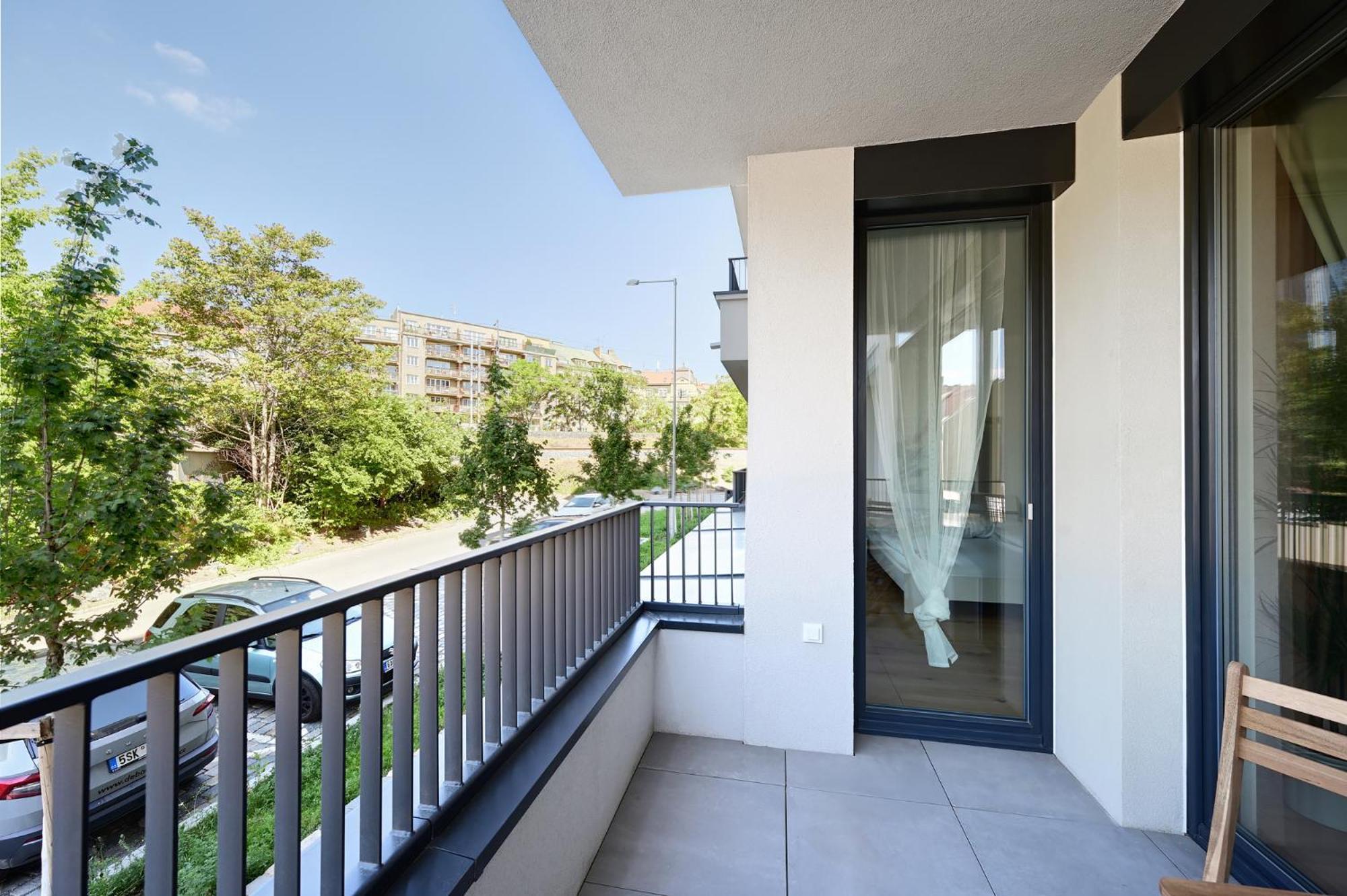 Luxury 1bdr Only 8 Min To Dancing House